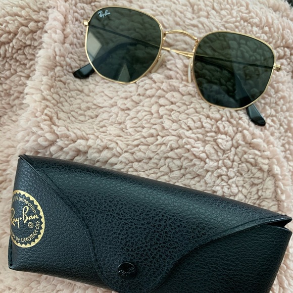 Black and Gold NWT RayBan Sunglasses - Picture 3 of 6